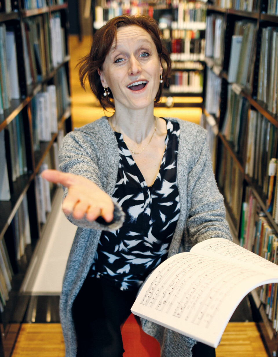 Sangerinne Marthe Werring Holmern er superfornøyd med musikkbiblioteket i Hamar.