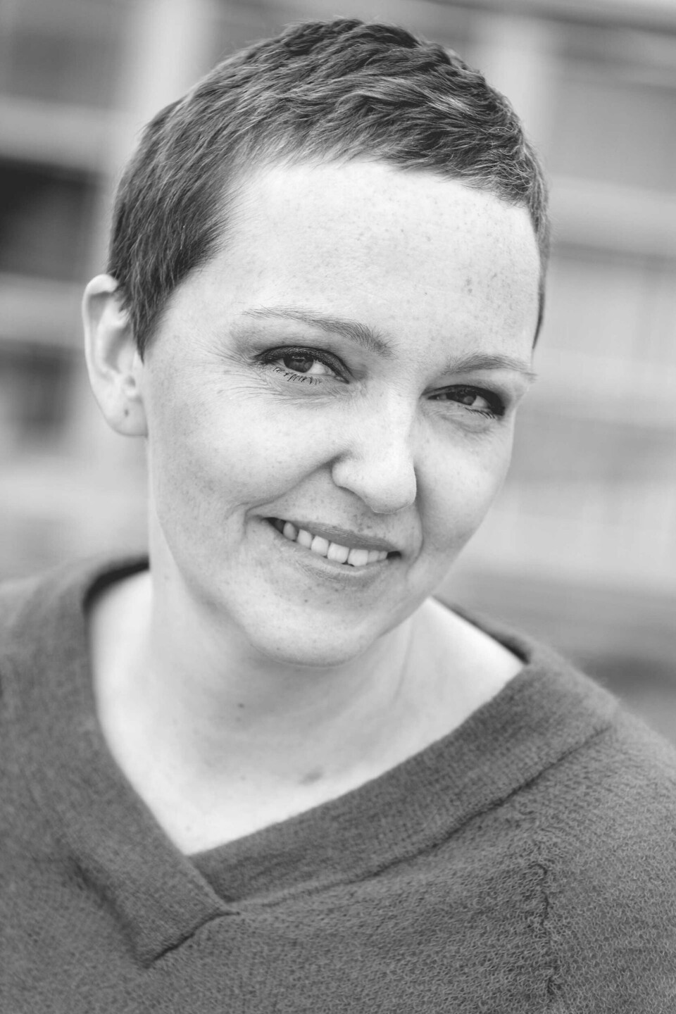 – Det er vel og bra med digitalisering, men her er det snakk om å ha to tanker i hodet samtidig. Digitaliseringen bør ikke gå på bekostning av brukernes tilgang på arkivene, sier forfatter og journalist Lill-Karin Elvestad. Foto: Synnøve Sorthe