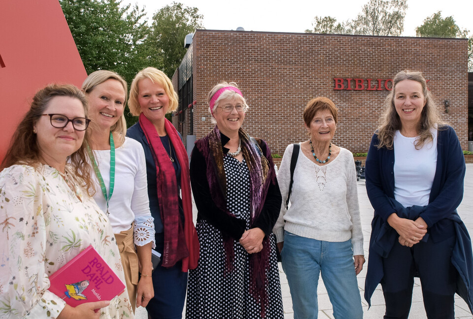 INITIATIVTAKERE Beatrice Troxler Aarøe, Bærum Biblioteks Venner (BBV), Elizabeth Stavseth Laheld, avdelingsleder Øst, Bærum bibliotek, biblioteksjef Trine Schøning, Liv D. Klevstrand og Anne Brit Brodal (BBV) og bibliotekar Ulla Faarup. Foto: Tove Andersson