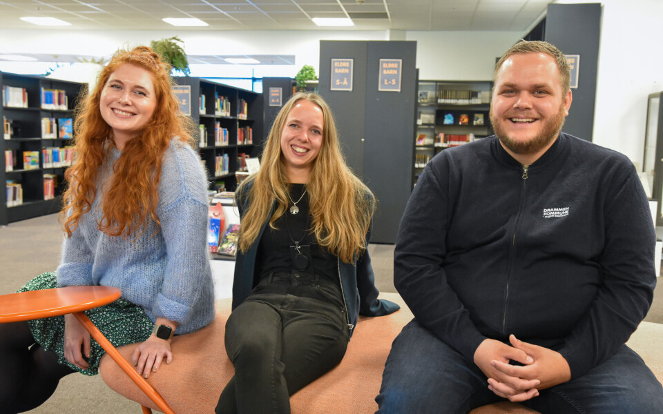 Madelen Ramsøy, prosjektleder Ina Synøve Borsheim og Jonas Bertelsen Apeland presenterte sluttrapporten på Drammen bibliotek.