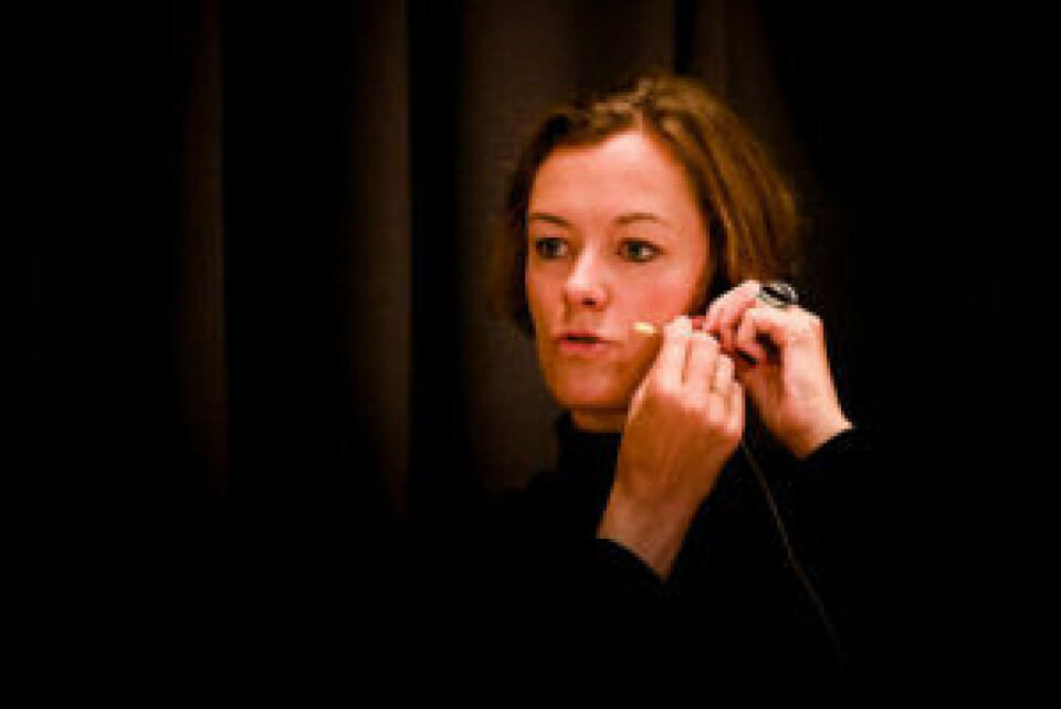 Statsråd Anette Trettebergstuen under samtalen på Arendal bibliotek.