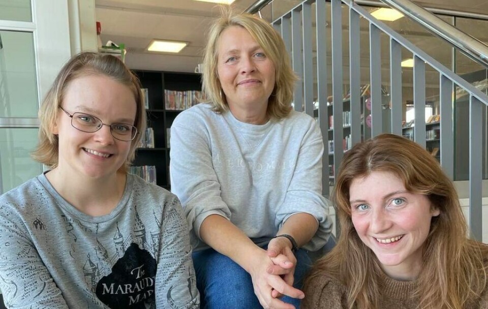 Elisabeth Schneider Reinertsen, Solfrid Helen Pedersen og Miriam Skiaker Myrstad ved Østsiden bibliotek.
