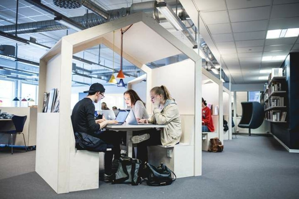 Aksjon skolebibliotek vil ha mer informasjon om skolebibliotekene, men ingen tar ansvar for å samle inn statistikken. Bilde fra Årets bibliotek-nominerte skolebiblioteket ved Elvebakken VGS i Oslo.