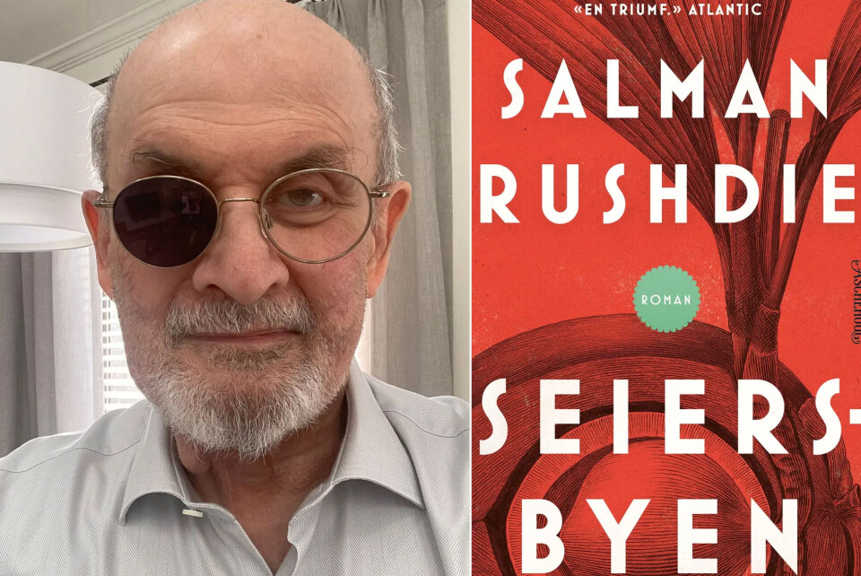Salman Rushdie ble blind på det ene øyet som følge av knivangrepet i fjor sommer.