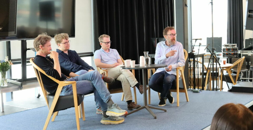 I panelet: Forfatter Thure Erik Lund, filosof Ole Martin Moen og AI-professor Morten Goodwin sammen med samtaleleder og NRKbeta-journalist Eirik Solheim.