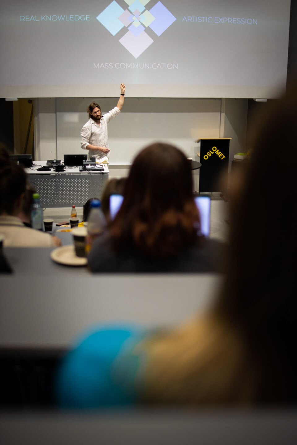 Øyvind Steensen fortalde om kva gode metadata har å seia for AR-appen Hidden. Foto: Arne Olav Hageberg