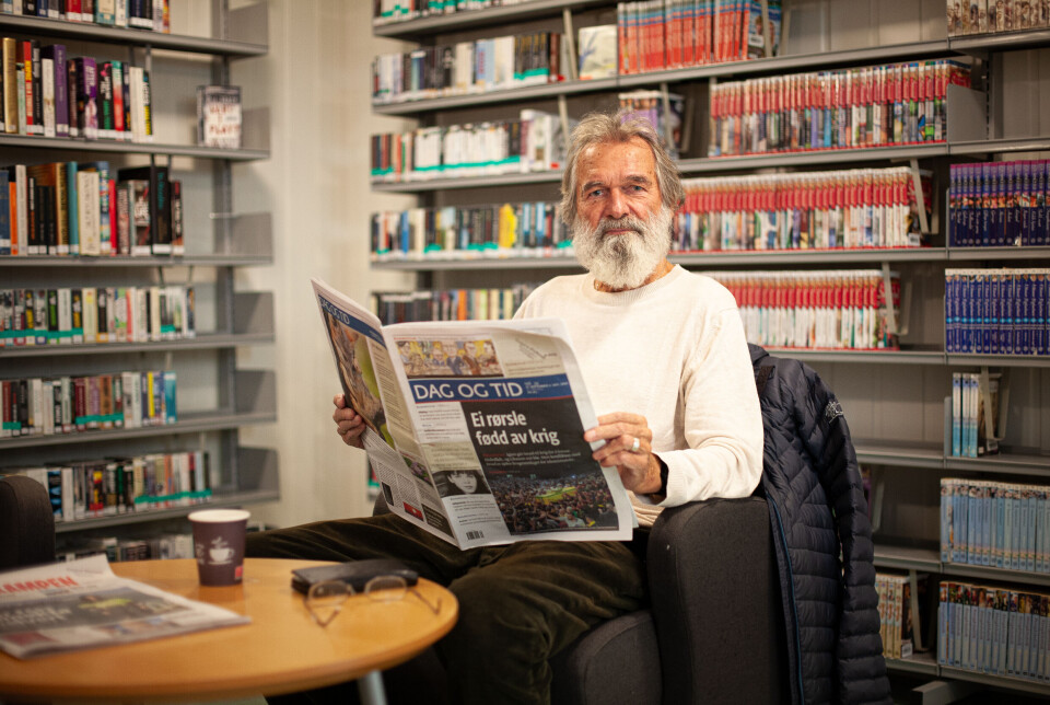 På kulturhuset: – Det er djupt tragisk, det som skjer. Dette er eit fantastisk bibliotek.
Det er kulturhuset vårt – vi har ikkje noko anna her i byen, seier den pensjonerte læraren
Ole Hustoft. Han er på biblioteket i Kragerø minst ein gong i veka og deltek på mange av
dei rundt 70 årlege arrangementa.