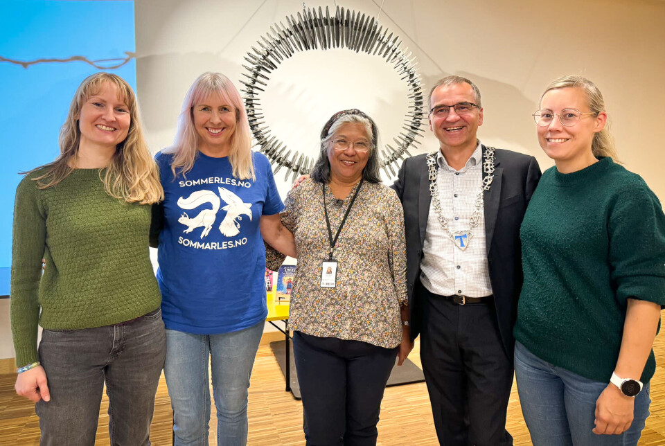 Sommerlesavslutning: Monika Steinholm, barnebokforfatter, Anne Gerd Lehn, Bok- og kulturbussen i Sør Troms, Melita Båfjord, bibliotekleder, Odd Are Hansen, varaordfører i Tjeldsund kommune og Rakel Gaup, Várdobáiki.