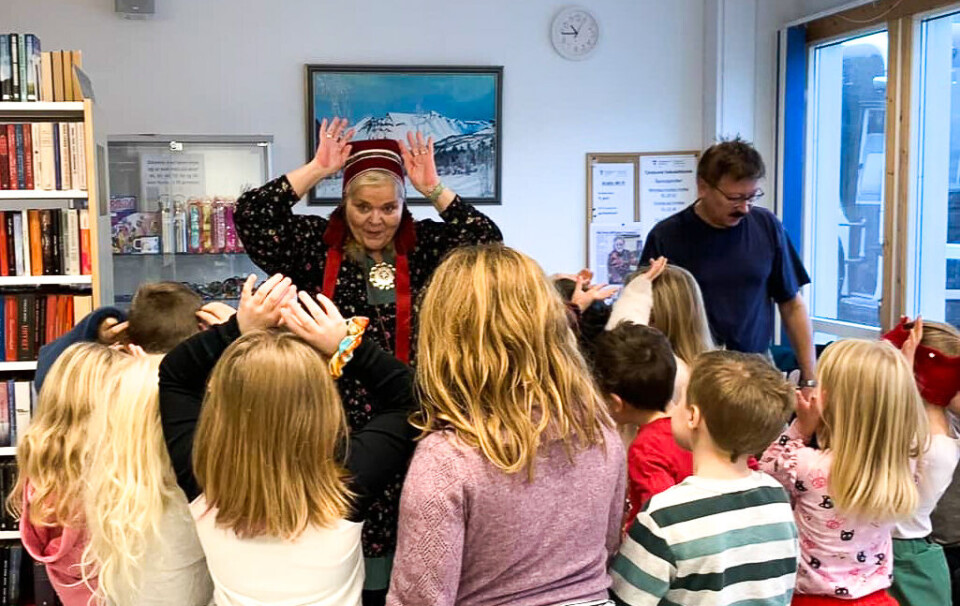Kulturfomidler: Biblioteket i Tjeldsund jobber for å gjøre samisk litteratur, språk og kultur tilgjengelig og relevant for alle aldersgrupper i sitt område.