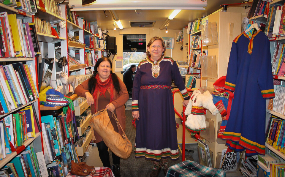 Oppsøkende: Tjeldsund folkebibliotek samarbeider tett med Bok- og kulturbussen.