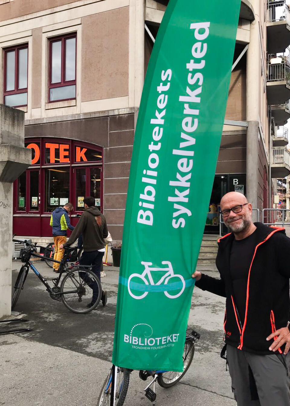 Gjenbruk og bærekraft er viktige prinsipper ved Buran bibliotek, her fra sykkelreparasjon 16. september 2024.