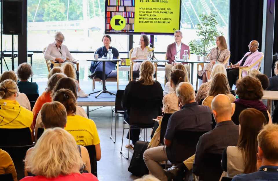 På Drammensbiblioteket: Under Kulturytring 2023 arrangerte tidsskrifta Museum, Aksess og Bok & bibliotek debatt om kvardagsmakt i arkiv, bibliotek og museum. Agnes Moxnes leia samtalen, og i panelet sat Ann Tove Manshaus, rådgjevar i Vestfoldarkivet, biblioteksjef i Sarpsborg Anette Kure, Anders Bettum ved Interkulturelt Museum i Oslo, arkivleiar ved VID vitenskapelige høgskole Silje Dragsund Aase og Michelle A. Tisdel, forskar og spesialbibliotekar ved Nasjonalbiblioteket og styreleiar i foreininga for etniske minoritetar i norsk kulturliv, INN.