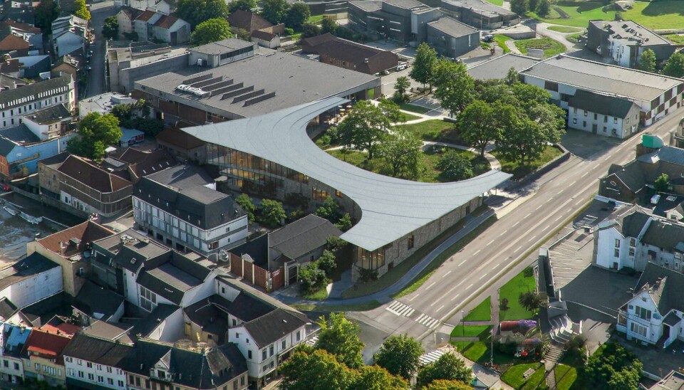 Set preg: Det nye biblioteket i Skien skal byggast saman med kulturhuset Ibsenhuset (til venstre) og omkransa Lundeparken.