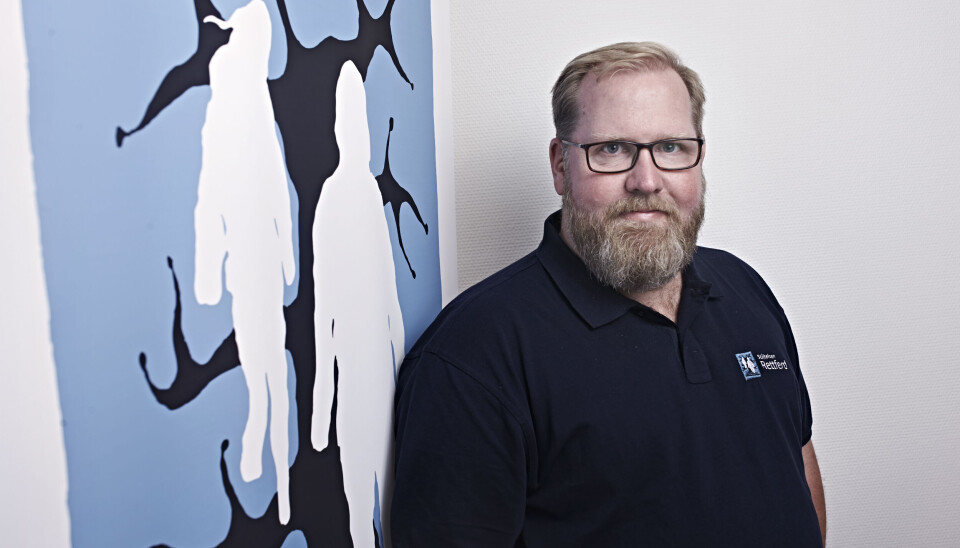 Bibliotekbesøk: Tor Bernhard Slaathaug i Stiftelsen Rettferd er ansvarlig for et prosjekt som skal skape valgengasjement gjennom spennende, provoserende og kreative sofasamtaler og debatter på bibliotek i hele Norge.