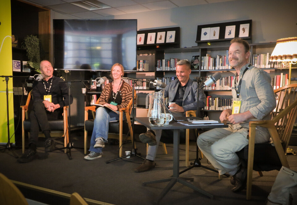 I panelet: Bård Kleppe frå Telemarksforskning, Stine-Marie Schmedling frå Tønsberg og Færder bibliotek, kultursjef i Larvik og styreleiar i NOKU Bård Jacobsen og samtaleleiar Arne Olav Hageberg.