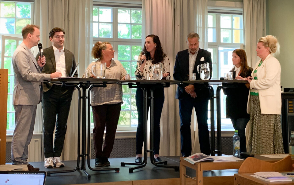 Panelet: Arne Olav Hageberg (moderator), Grunde Almeland (V), Kathy Lie (SV), Marte Blikstad-Balas (NFFO), Arve Juritzen (H), Trude Storheim (Ap) og Silje Hjemdal (FrP).