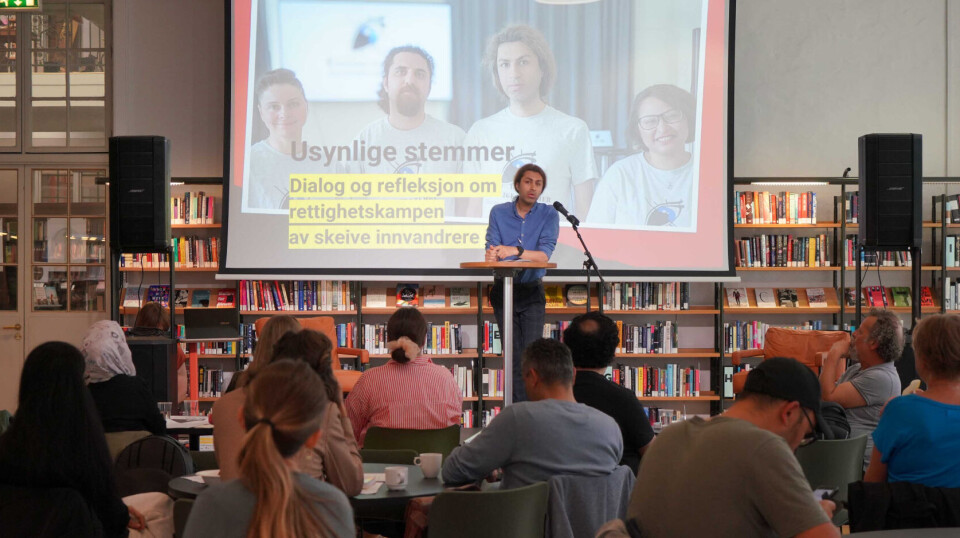 Andre perspektiv: Benyamin Farnam, filmskapar, journalist og poet frå Iran og tidlegare fribyforfattar i Oslo, presenterer prosjektet «Usynlige stemmer» saman med Emmanuel Shokrian (forfattar frå Iran), Amani AboShabana (poet frå Egypt) og Wesam Almadani (poet og forfattar frå Palestina). Prosjektet set søkelys på krysspresset skeive flyktningar og asylsøkarar opplever. Med stønad frå Kulturrådet har dei turnert norske byar og organisasjonar i Brussel.