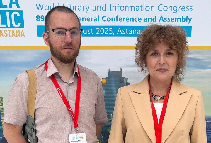 Imot utestenging: Rolla til IFLA og resten av biblioteksektoren er ikkje berre å bygga framtida, men å bygga bruer, meiner Viktor Mutev og Albina Krymskaja. Begge underviser framtidige bibliotekarar i St. Petersburg.