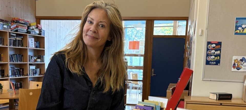 Først fjernet rektor skolebibliotekaren. Så søkte hun etter frivillige pensjonister
