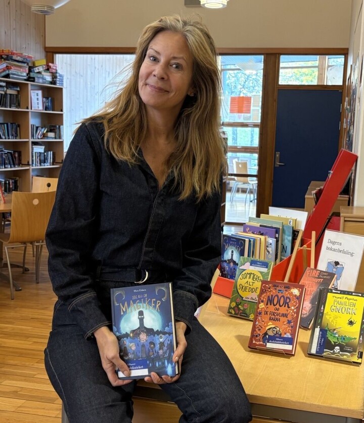 Harde prioriteringer: – Vi vil at biblioteket skal være hjertet i skolen, sier rektor Anniken Løvdal ved Gullhaug skole i Bærum. Men skolebibliotekar han hun ikke råd til. Så da ble løsningen å be om hjelp fra frivillige.